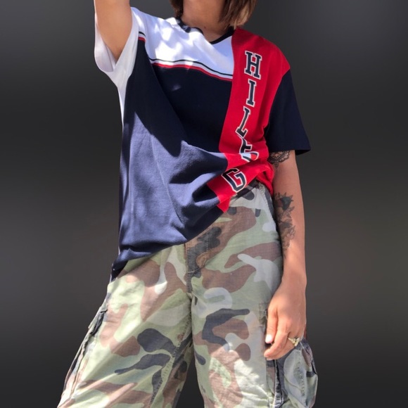 Vintage Tommy Hilfiger Tee - Picture 4 of 5